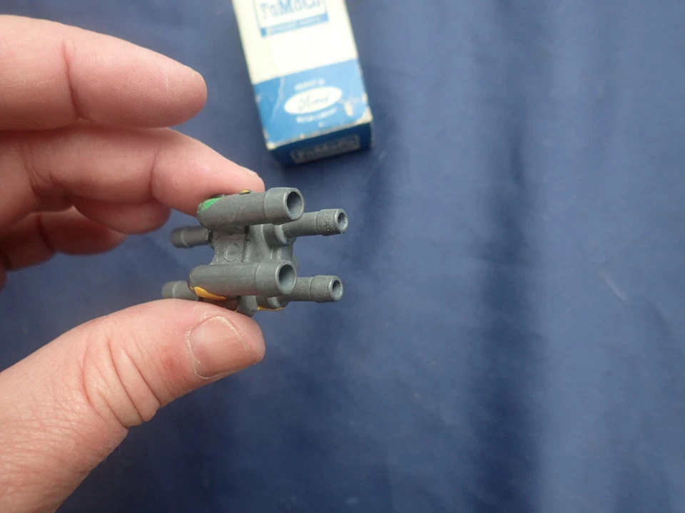 1967-68 Ford Thunderbird, Cougar hidden headlight vacuum connector, NOS! - Image 2 of 4