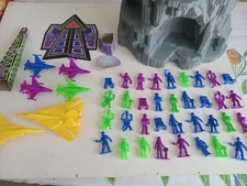 Timmee Vintage Playset STAR BATTLE Wars Processed Plastics Space Ships Sci Fi
