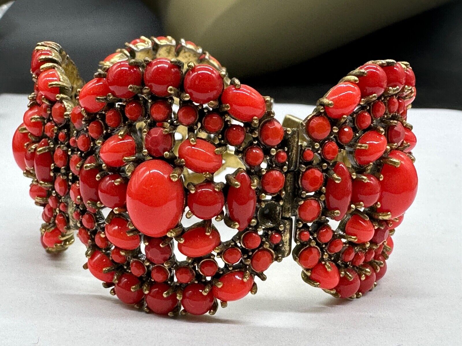 VINTAGE CORAL RED RESIN GOLD TONE STATEMENT BEADE… - image 11
