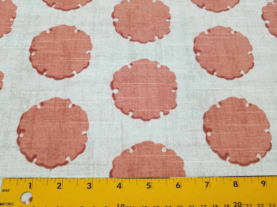 Casa de campo en cinabrio por Robert Allen 100 % algodón pato 54" ancho coral arena dólar Foto 2 de 2