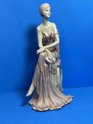 Statuina abito floreale moda resina dettagliata vittoriana signora con sedia 9 3/4" ottime condizioni - Foto 19 di 21