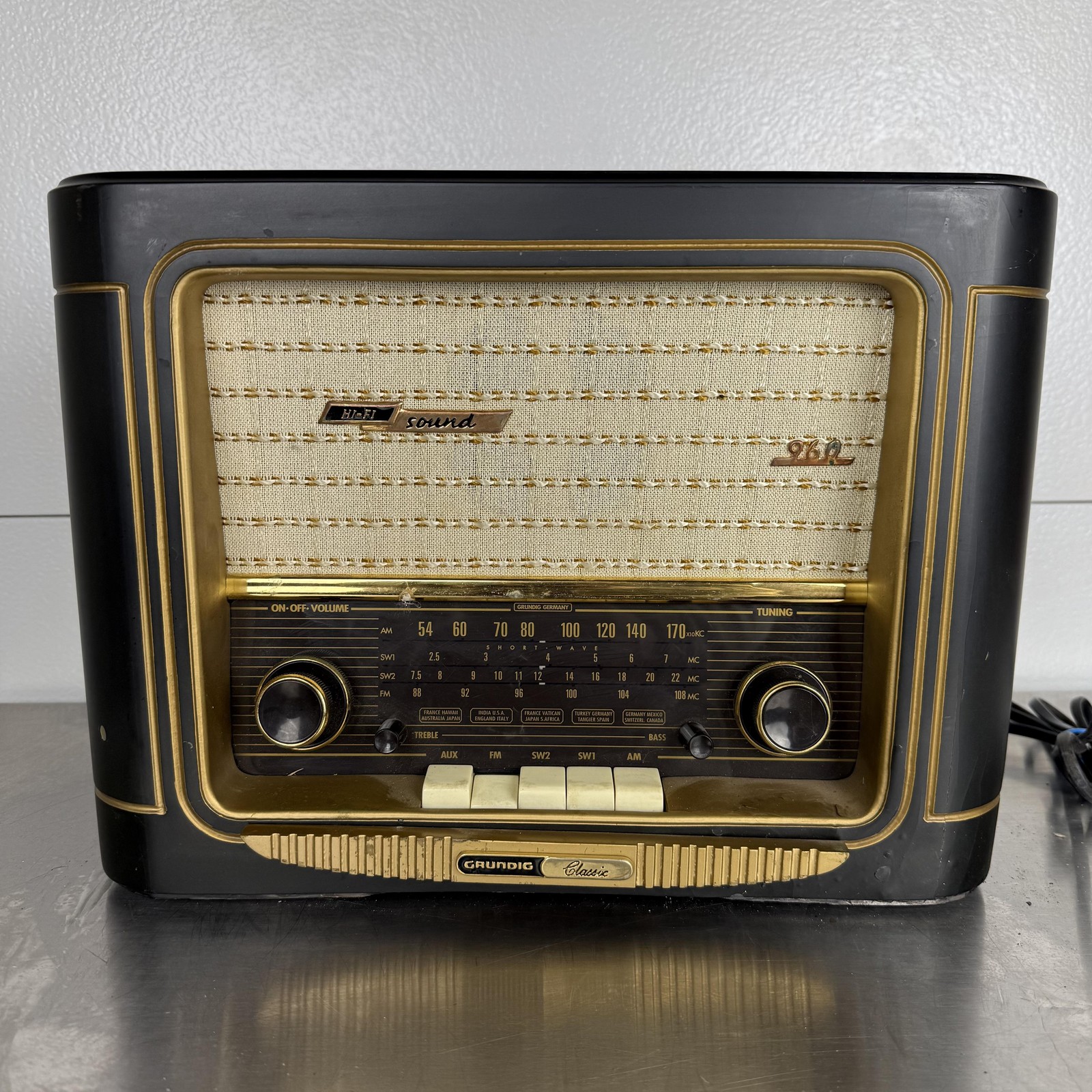 Vintage Grundig Classic International 960 AM FM SW Tischradio HiFi Sound Retro