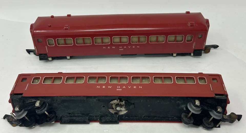 3 Vintage  American Flyer Lines Passenger Cars: 1-651, 2-650s, Need A LITTLE TLC - Image 2 of 4