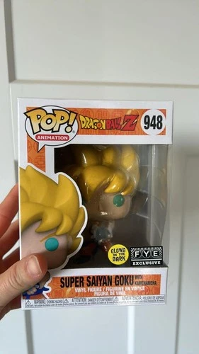 Funko Pop! Vinyl: Dragon Ball - Super Saiyan Goku with Kamehameha (Glows in the