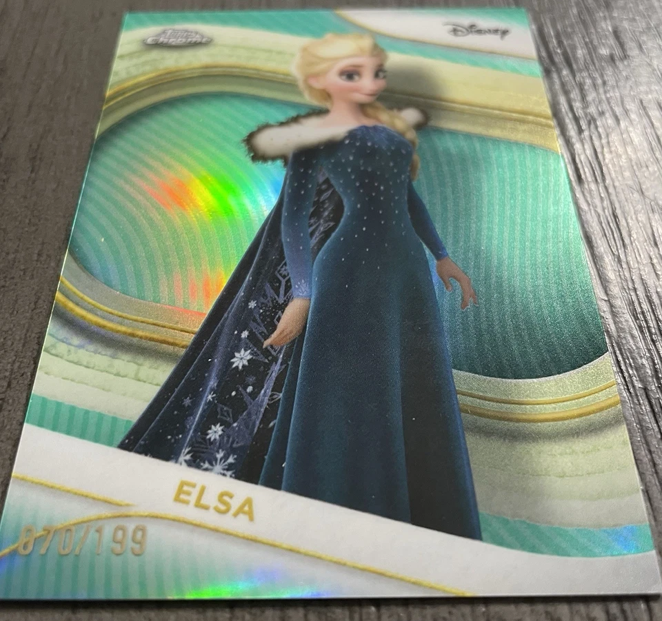 Коллекционные бейсбольные карточки 2025 Topps Chrome Disney Elsa 70/199 Aqua Refractor - Изображение 3 из 4