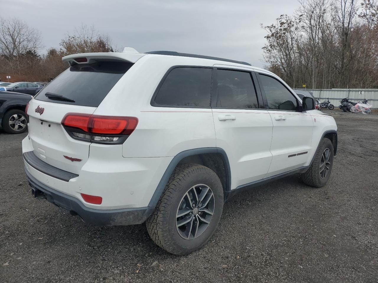 Used Front Left Seat Belt Front fits: 2017 Jeep Grand cherokee bucket seat drive