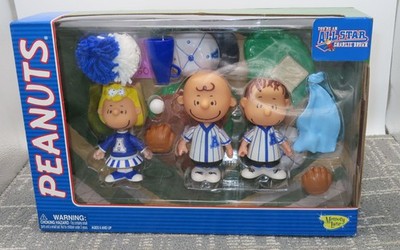 Memory Lane All Star Charlie Brown Figure Collection Linus Sally Charlie Brown