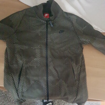 NIKE Weste Tech dunkelgrün siehe bilder.