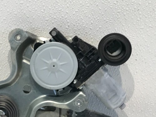 04-09 LEXUS RX330 RX350 RX400H REAR RIGHT PASSENGER WINDOW REGULATOR MOTOR OEM - Picture 2 of 3