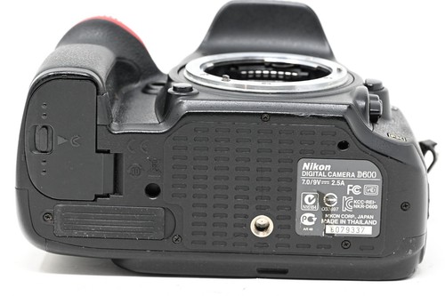 Nikon D600 24.3MP Digital SLR Camera Body-CRACKED (#B37) - Picture 11 of 15