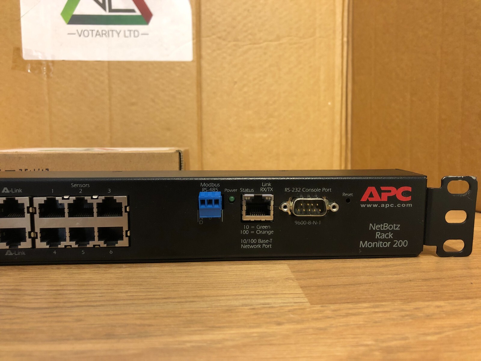 APC NetBotz Rack Monitor 200APC NBRK0250 APC NB Rack Monitor 000 (Inc ...