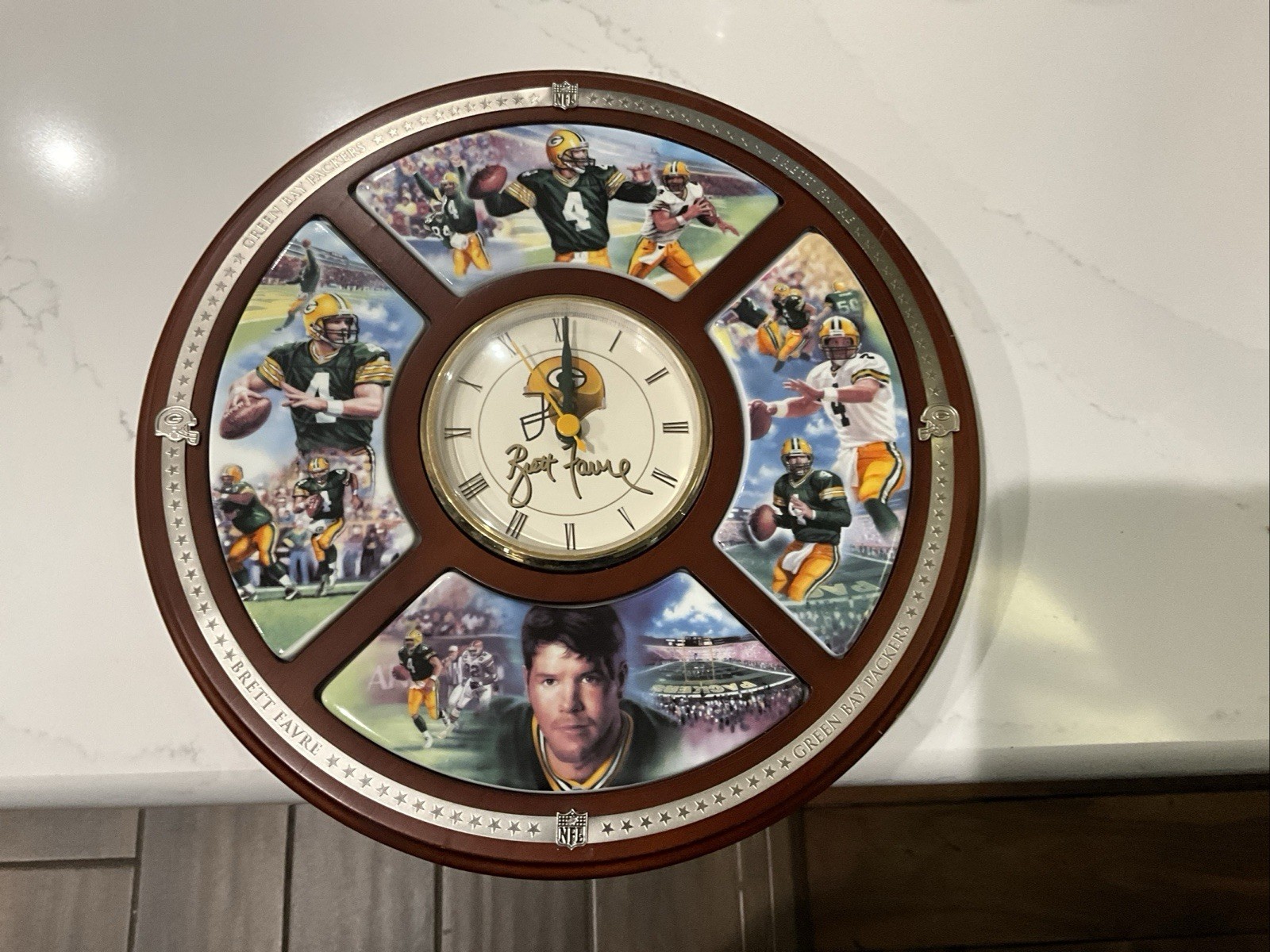 Green Bay Packers Brett Favre Danbury Mint Wall Clock NFL Football photo Green Bay Packers Brett Favre Danbury Mint Wall Clock NFL Football photo