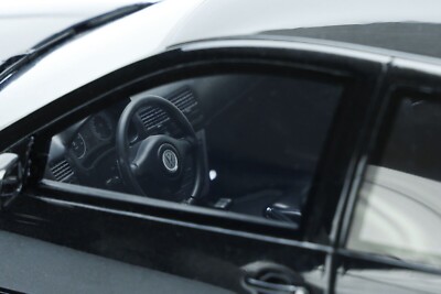 1/18 Volkswagen Golf IV R32 2002 Black Diecast Model Car by Otto