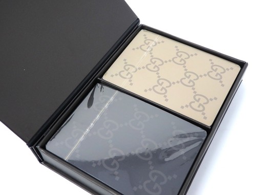 GUCCI 2 Barajas Juego de Cartas Auténtico Clásico Enclavamiento GG Logo Sellado en Caja - Imagen 3 de 19