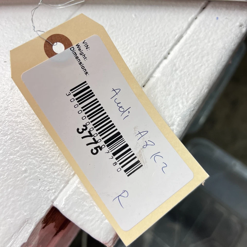 МОЛДИНГОВАЯ ЛЕНТА ДЛЯ КУЗОВА ПРАВОСТОРОННЕГО ПАССАЖИРА OEM AUDI A8 QUATTRO 2011-2016 - Изображение 4 из 4