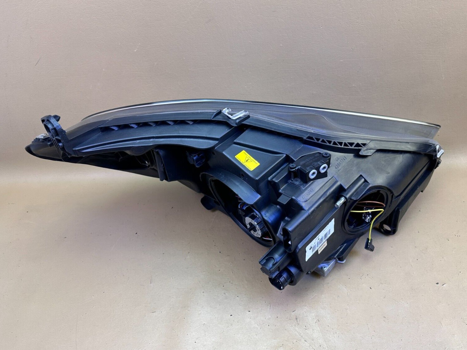 2013-2017 MASERATI GRANTURISMO M145 LEFT HEADLIGHT XENON BLACK W/ WHITE LOGO OEM