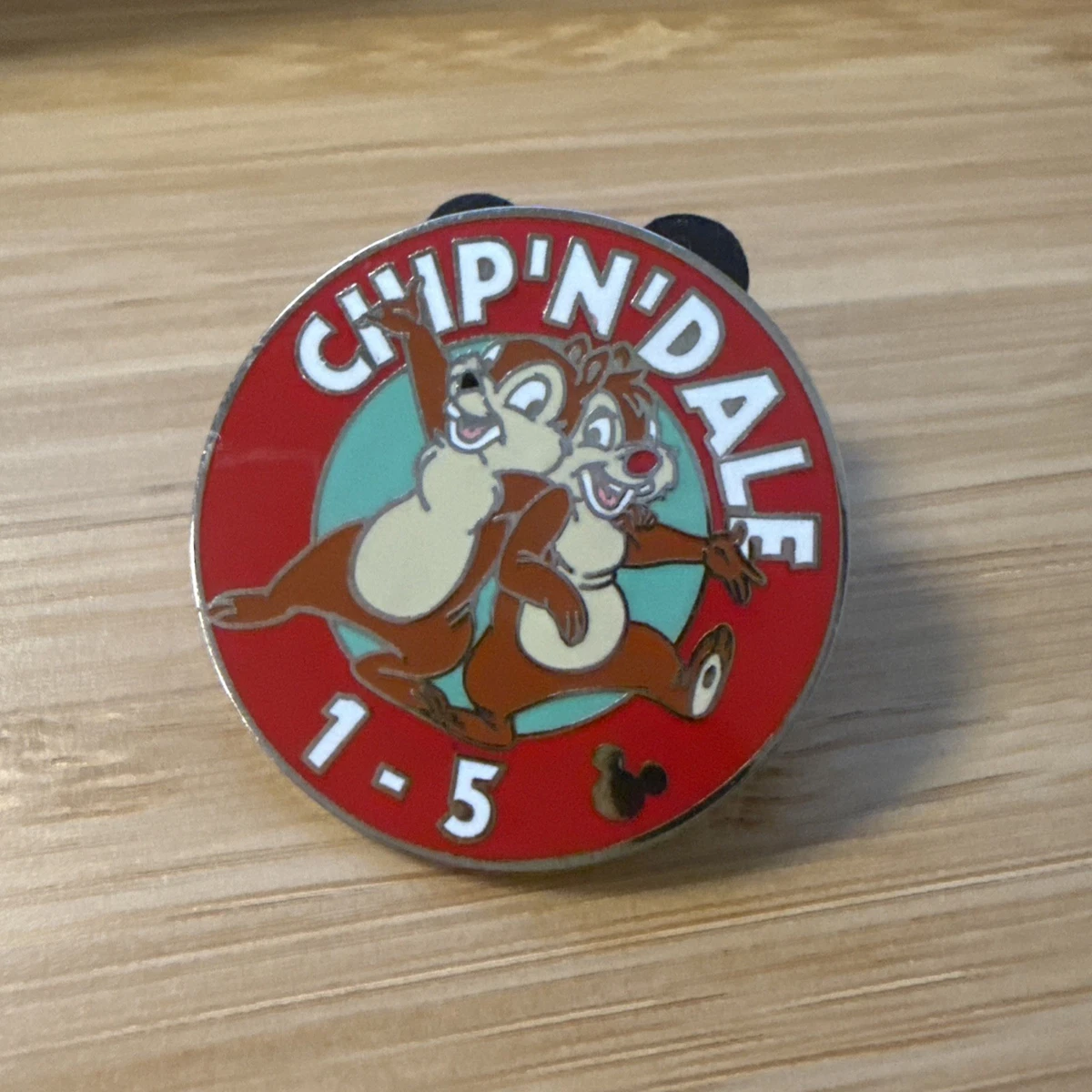 Disney Cast Lanyard チップとデール ピンバッジ　海外 Disney Cast Lanyard Pins In Disney Cast Member Exclusive Pins