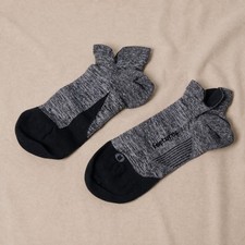 Feetures Ankle Socks Low Cut Thin Gray Black Size M