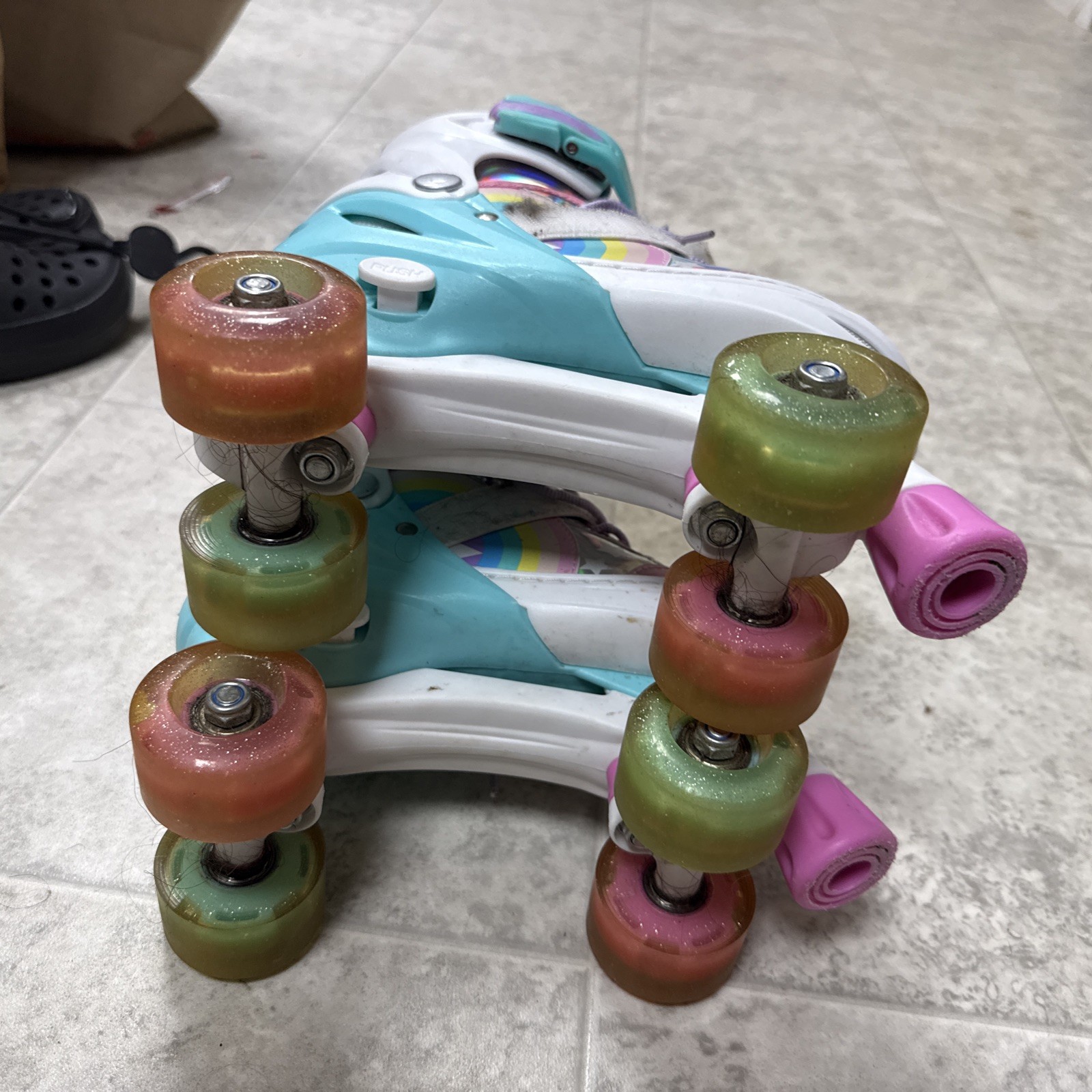 SULIFEEL Rainbow Light Up Quad Roller Skates Adjustable Kids Shoe Size 13c-3y