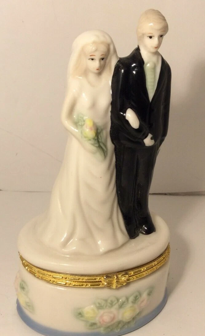 Jewelry gift from deals groom to bride