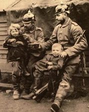 German Soldiers share their food with Belgian orphans 8x10 World War I Photo 14