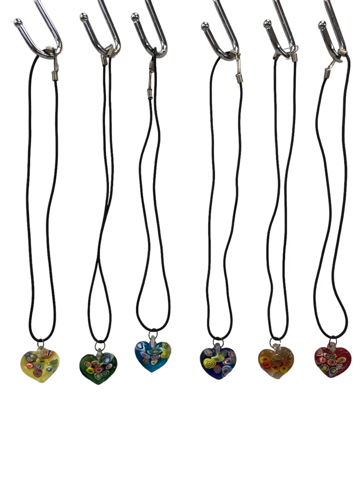 COLLANA CIONDOLO VETRO TIPO MURRINA MULTICOLORE A FORMA DI CUORE CORDINO CAUCCIU - Immagine 2 di 2