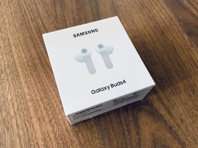 Samsung Galaxy Buds4 Farbe: Weiß/Silber