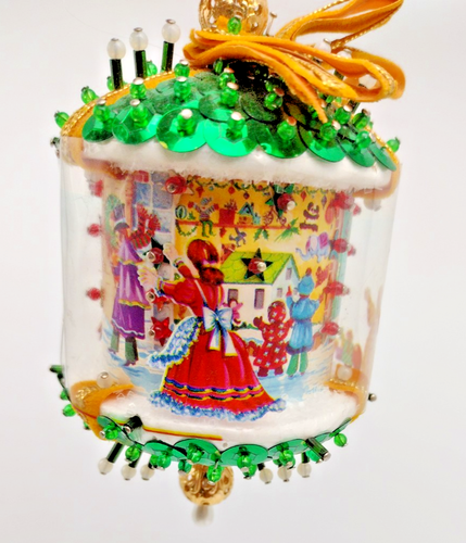 Lotto vintage 2 paillettes e perline spille ornamento natalizio 360° scena 3D anni 70 - Foto 3 di 12