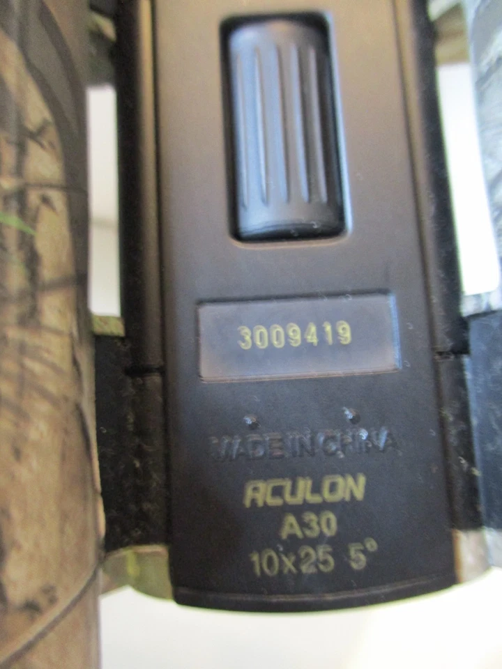 Nikon 8264 10x25mm Binoculars - Spra Green Camouflage - Image 2 of 4