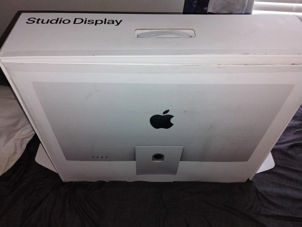Apple Studio Display 27" with Standard Glass (Tilt-Adjustable Stand) - Image 3 of 3