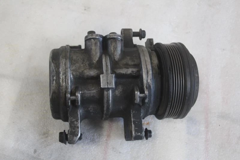 Ford Mustang GLX 1982 1983 convertible compresor de aire acondicionado Foto 3 de 4