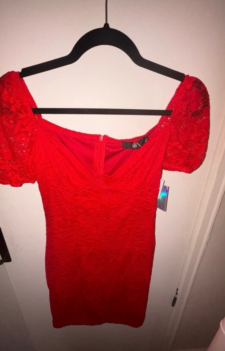 monique lhuillier yolande lace dress Darling with Helena Lace