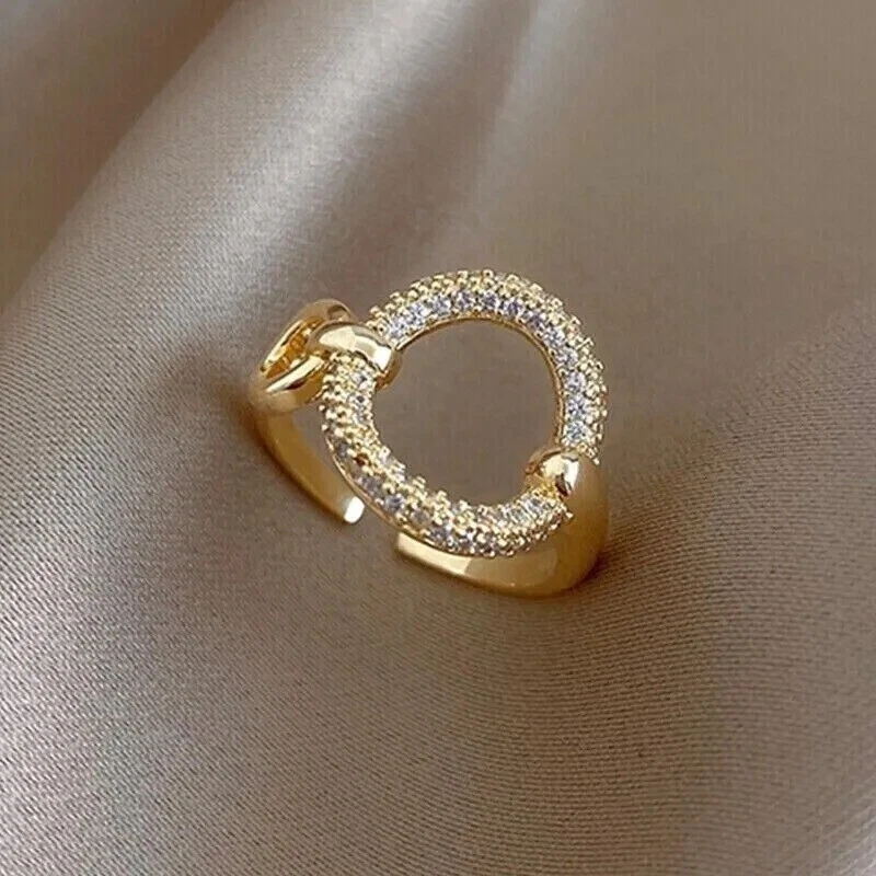 Anillo de punta ajustable de diamantes simulados de corte redondo para mujer enchapado en oro amarillo de 14 k Foto 4 de 4