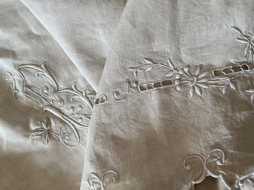 Antique French Linen Sheet - Huge Monogram "BL" - White Embroidery - Scallops - Picture 15 of 19