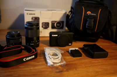 Canon EOS M10 Mirrorless Bundle   Mint Condition   Ready to Shoot