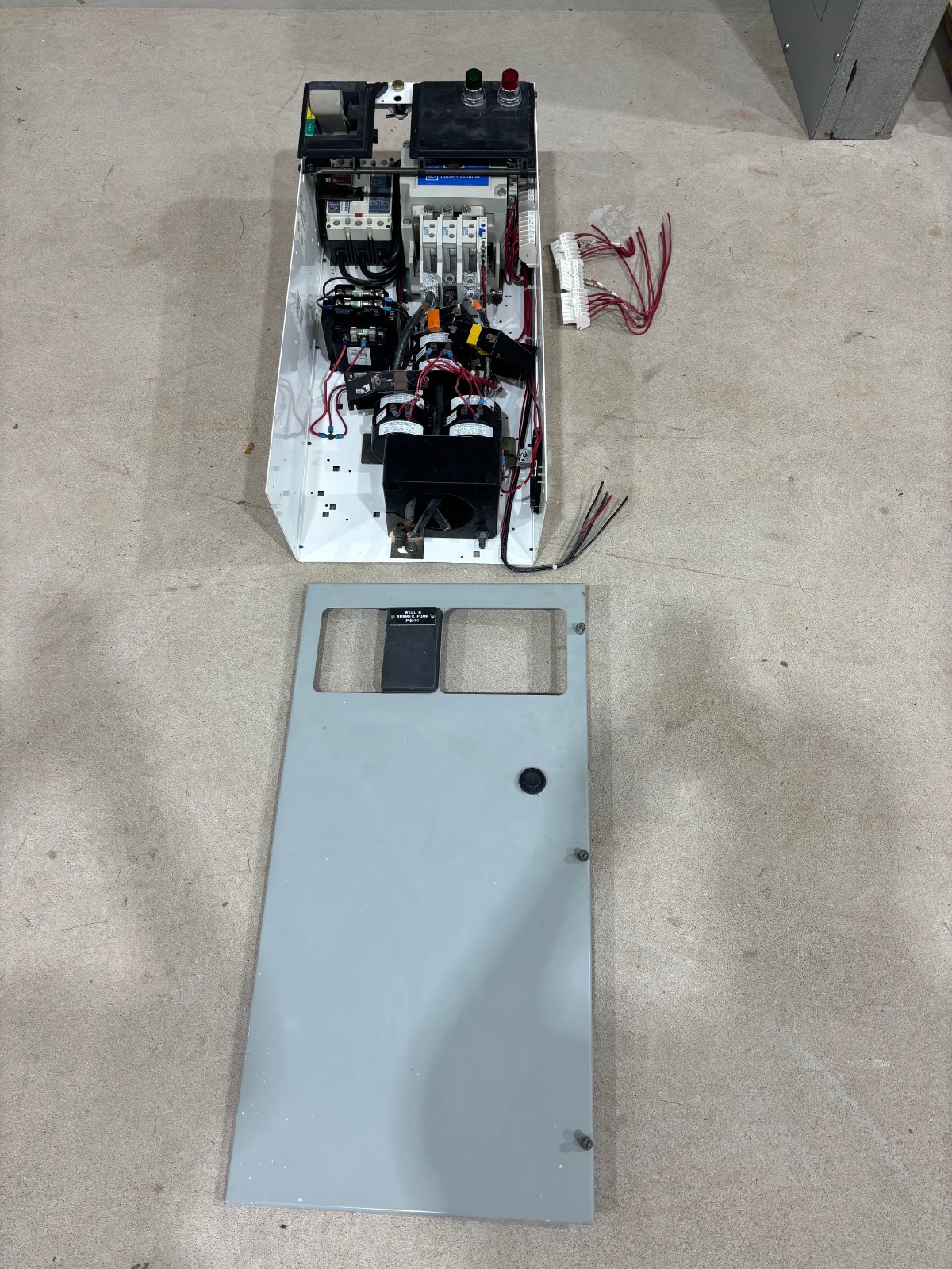 Eaton/CutlerHammer MCC bucket 30'' w/HMCP 150A breaker and size 4 starter