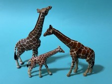 Schleich Giraffe Family 14320 Female, 14321 Calf, 14389 Male Eating Retired