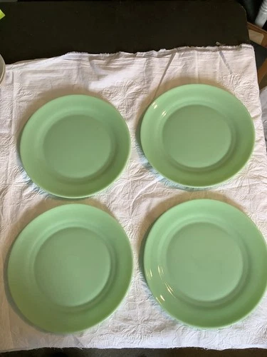 4 Green Dinner Plates 10 1/4" Martha Stewart? Jadeite Excellent & unused!