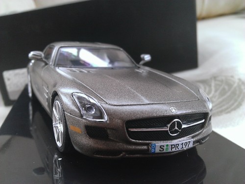 Mercedes SLS AMG 2010 1/43 Diecast Model Car IXO MOC124 Metallic Grey - Picture 4 of 4