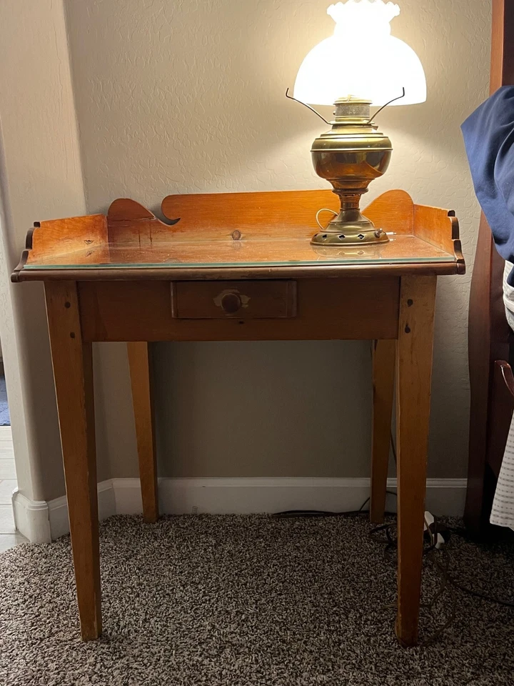 Mesa auxiliar American Federal de arce con detalles festoneados alrededor de 1825, MB622 Foto 3 de 4