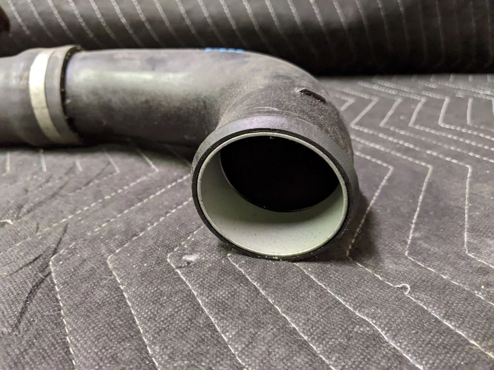 BMW E60/E61 5-Series N54 Engine Charge Air Induction Pipe 13717600010 - Изображение 4 из 4