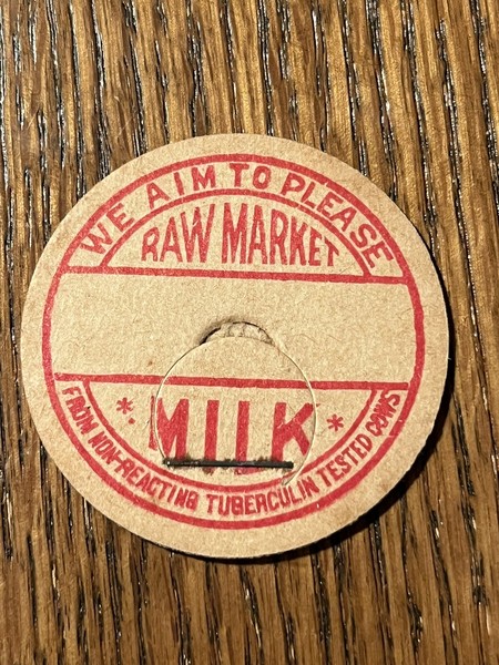 Tapa de leche de mercado crudo