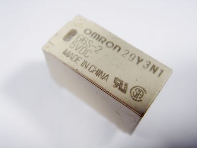 1x  Relais 5V 2xUM 250V 2A OMRON G6S-2-5VDC Gold #12-48