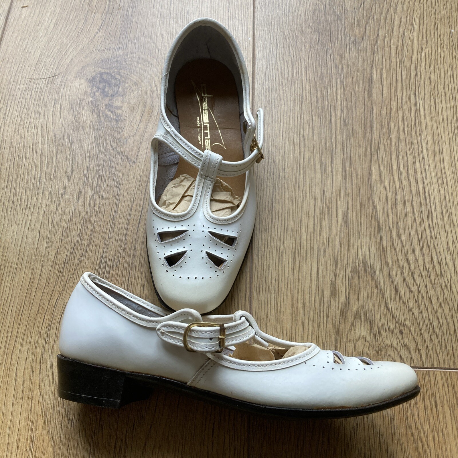 Vintage 1960s/70s French Girls White T-Bar Leather Shoes With Buckles Size 29 EU 5