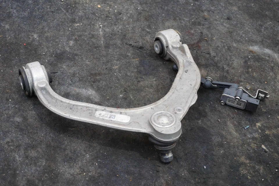 Brazo de control superior derecho suspensión delantera 31126788982 Bmw X6m X5m 2010-19 Foto 3 de 4