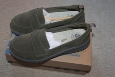 CLARKS CLOUDSTEPPERS CUSHION LOAFER IN OLIVE GREEN SUEDE SIZE 6 -BRAND NEW BOX