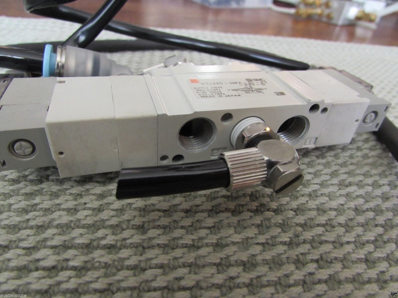 SMC Pneumatic Solenoid Valve Bank Manifold SY52205MZ01F2X20Q 24VDC