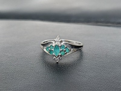 10K Weißgold natürlicher Smaragd Ring Größe 6,5 (Band sehr leicht gebogen/siehe Bilder)