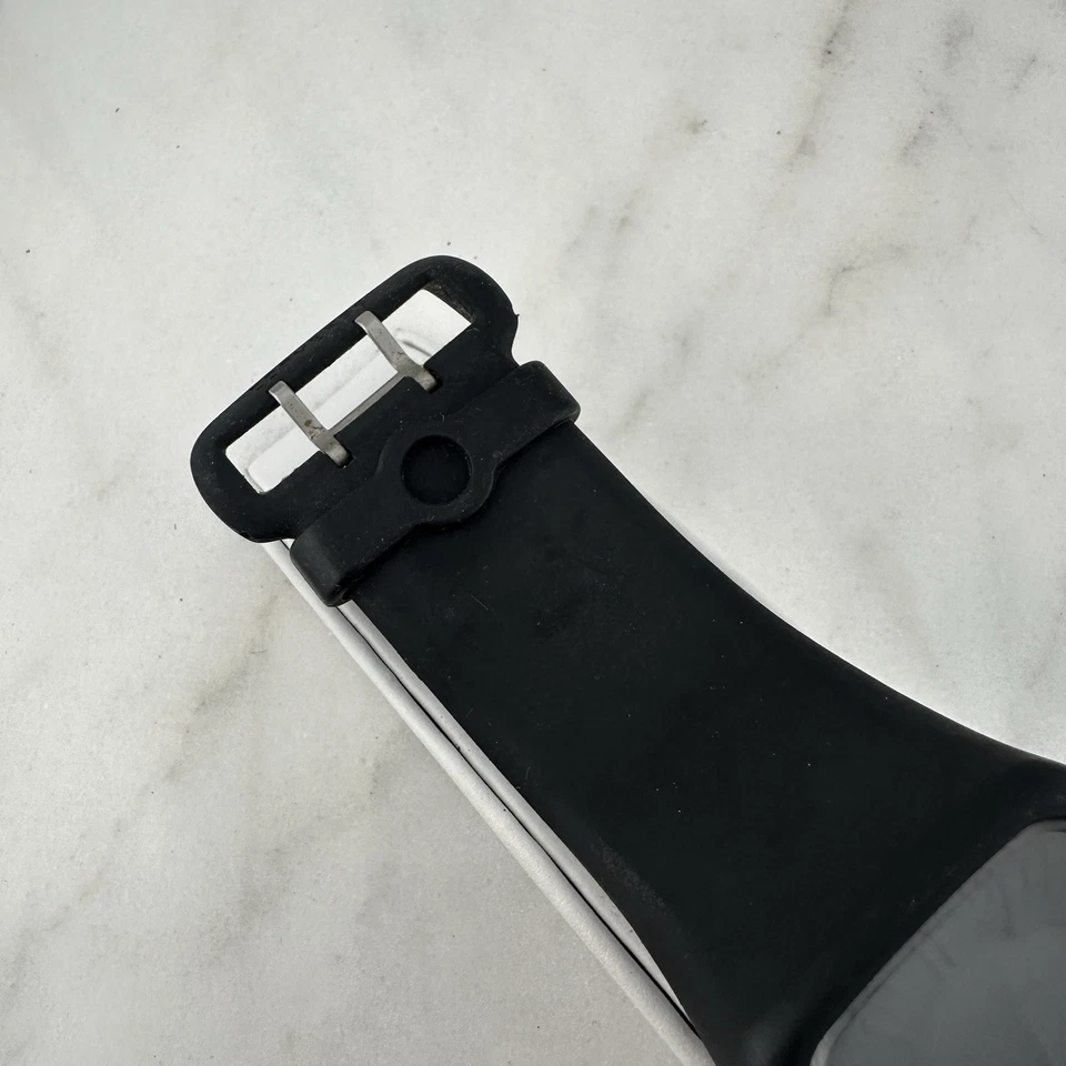 Converse VR004 Sports Watch Black 44mm Wide Silicone Strap Analog - New Battery - Image 3 of 4