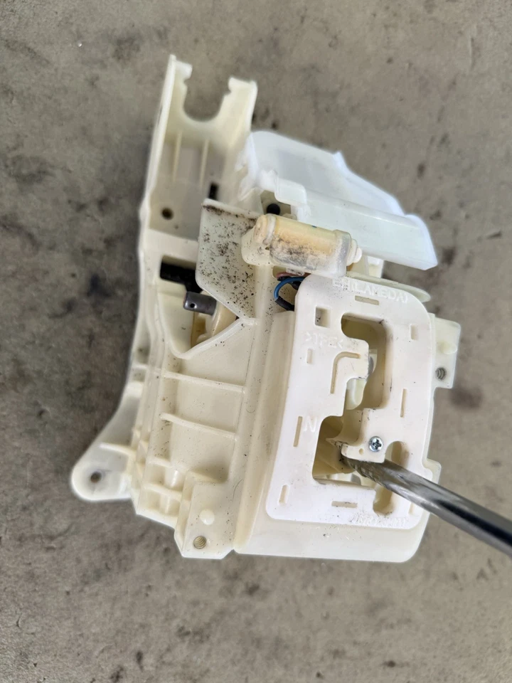 2009-2014 Hyundai Genesis Automatic Transmission Shifter Assembly Oem Unit  - Image 4 of 4